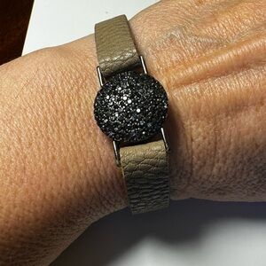 Sheng Tong leather bracelet
